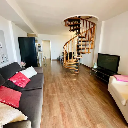 Quarto em Acomodações Particulares Ensuite Double With Terrace In Shared In Center Of Santa Eularia With Sea View And Close To The *