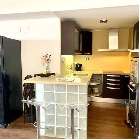 Séjour chez l'habitant Ensuite Double With Terrace In Shared In Center Of Santa Eularia With Sea View And Close To The Santa Eulària des Riu